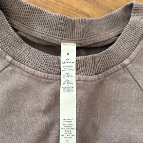 lululemon athletica Scuba Crew - size 8 - Picture 2 of 3